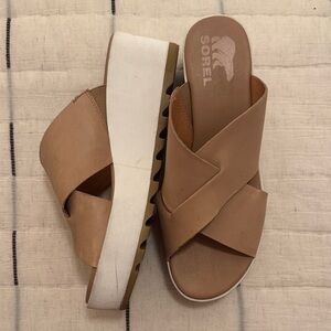 Sorel Women's Tan and White Platform Cross Strap Sandals - Size 9